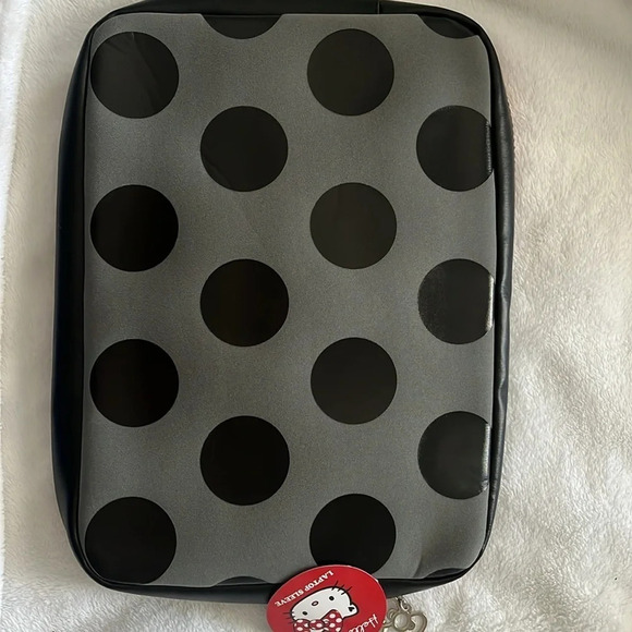 ⭐️HELLO KITTY NWT 13” laptop bag - Picture 2 of 4